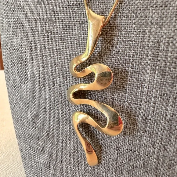 Vintage Landau Necklace Gold Ribbon Swirl Pendant on 16" Snake Chain w/Extender - Picture 8 of 12